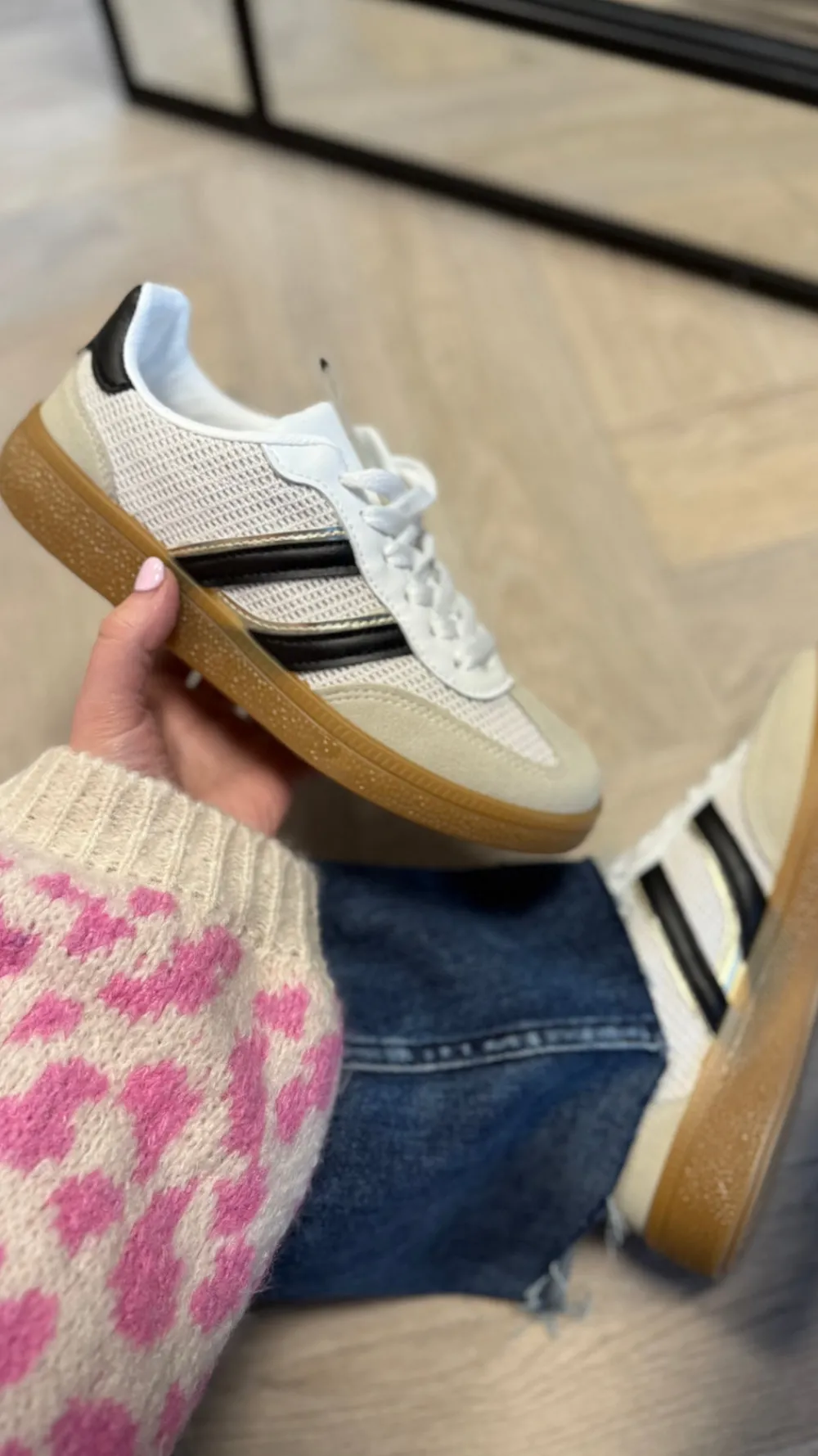 charley_white_with_black__0.webp JM DIAMANT Trainers^Charley White With Black Stripe Detail Trainers