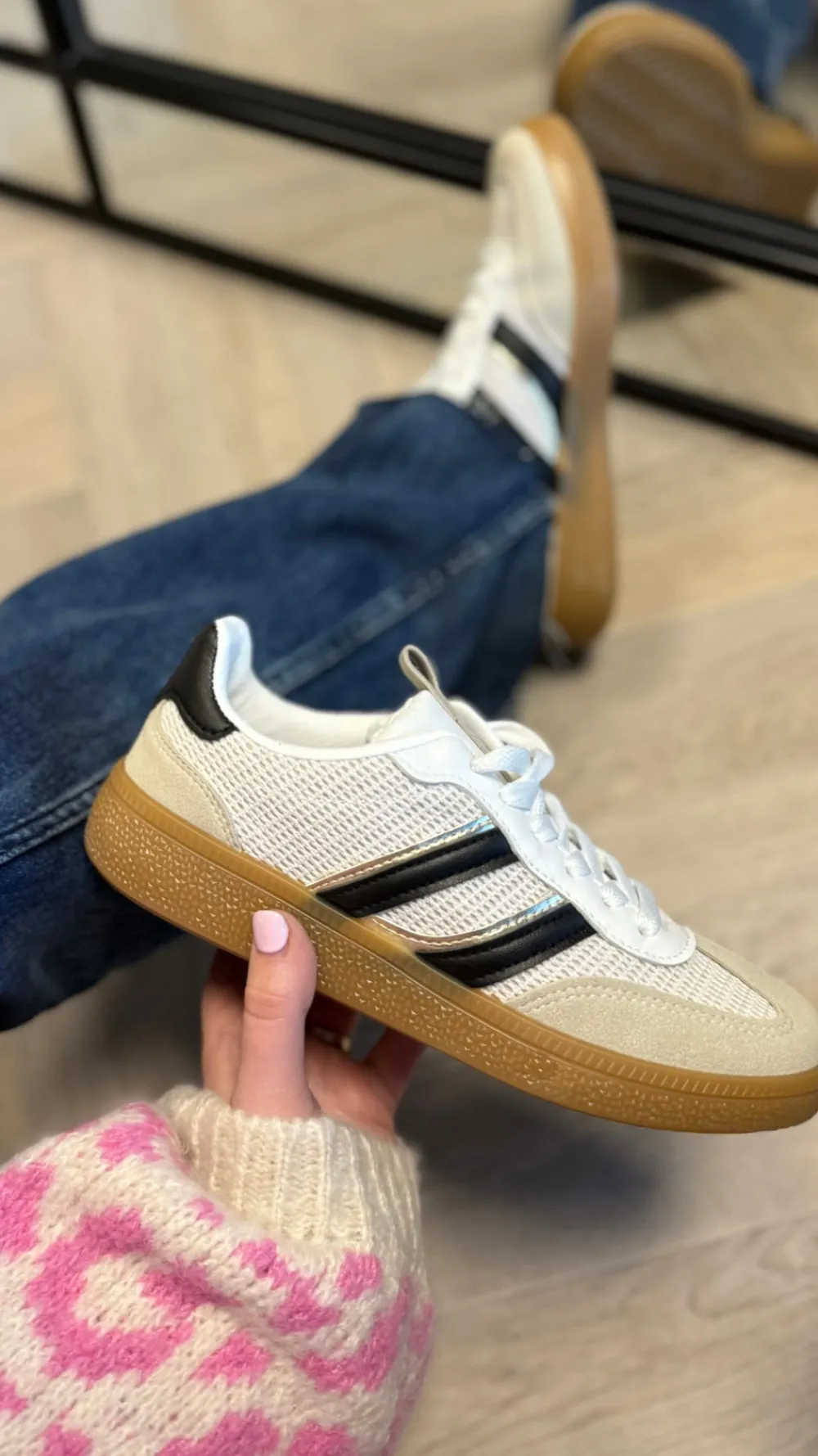 charley_white_with_black__1.webp JM DIAMANT Trainers^Charley White With Black Stripe Detail Trainers