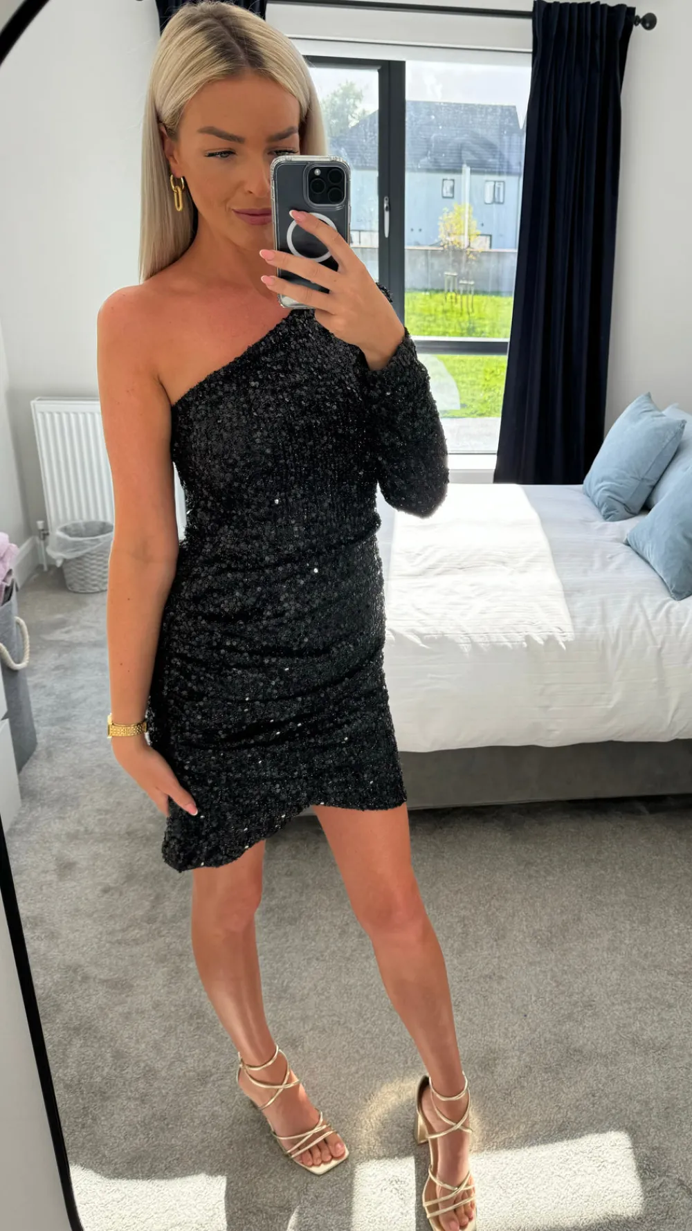 cheyene_black_one_sleeve__5.webp COPPEROSE Fitted Dresses | Going Out Dresses^Cheyene Black One Sleeve Sequin Mini Dress