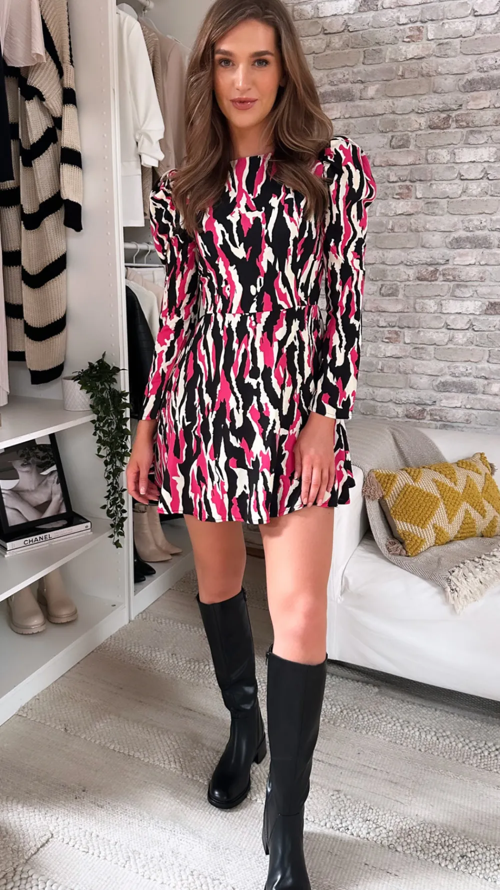 fenna_pink_amp_black_puff_2.webp GIRL IN MIND Going Out Dresses | Mini Dresses^Fenna Pink & Black Puff Sleeve Skater Mini Dress