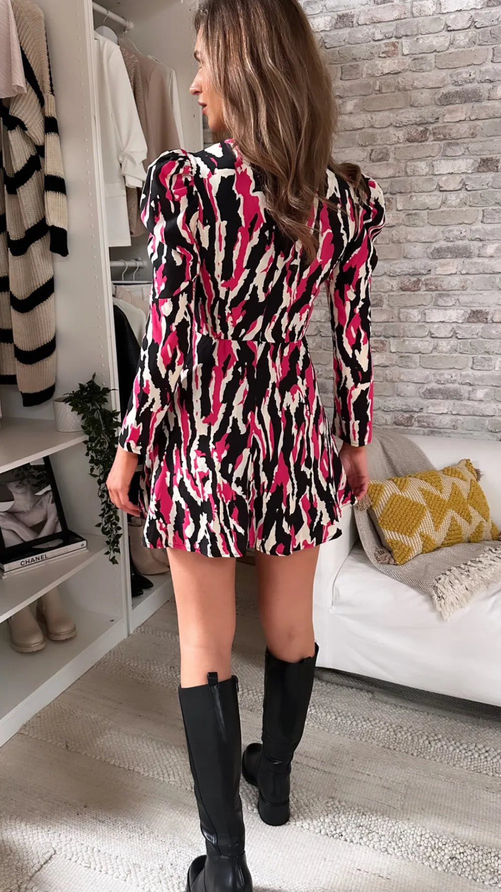 fenna_pink_amp_black_puff_3.webp GIRL IN MIND Going Out Dresses | Mini Dresses^Fenna Pink & Black Puff Sleeve Skater Mini Dress