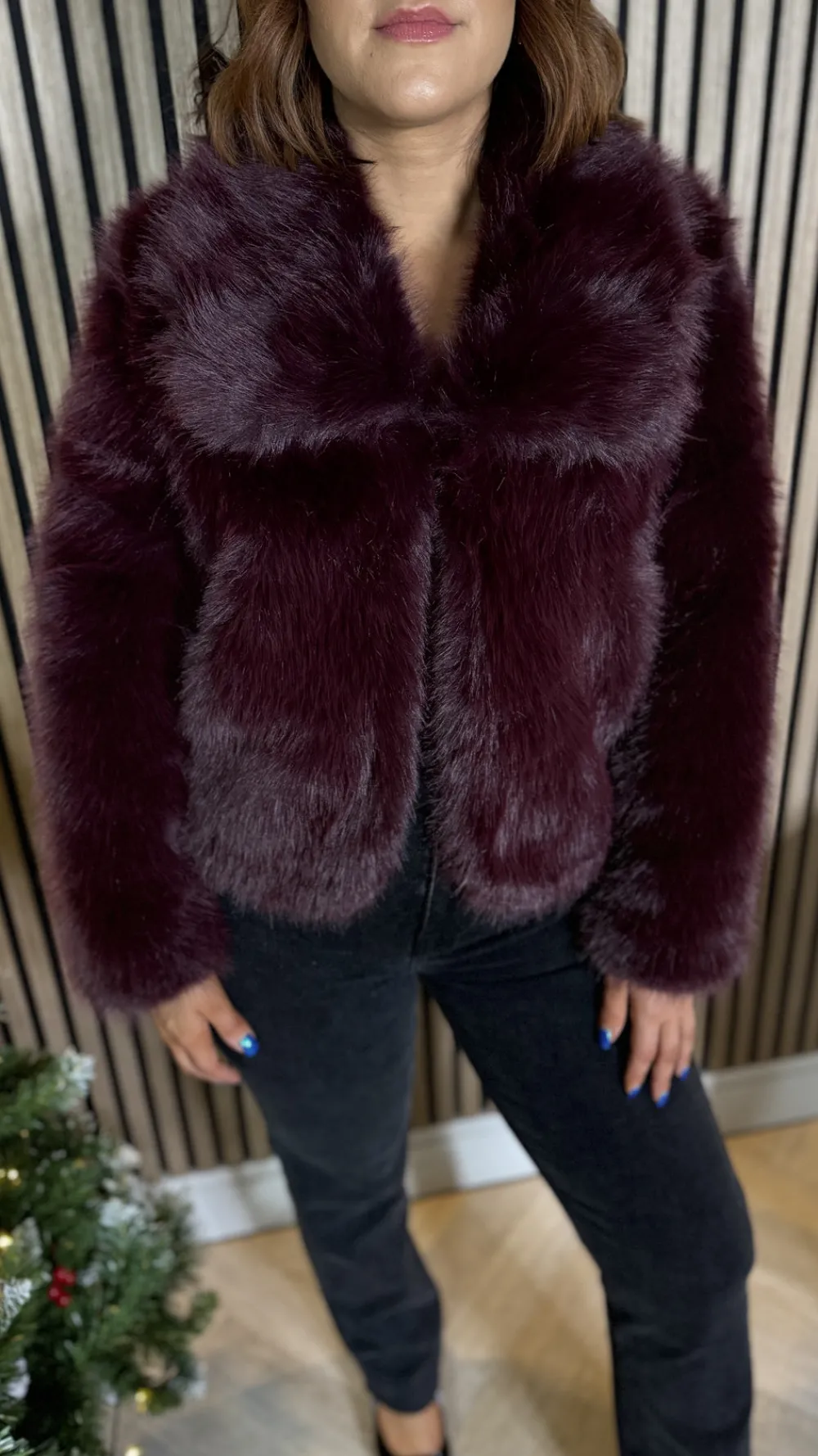 georgia_burgundy_collared_3.webp COPPEROSE Coats & Jackets^Georgia Burgundy Collared Fur Detail Jacket