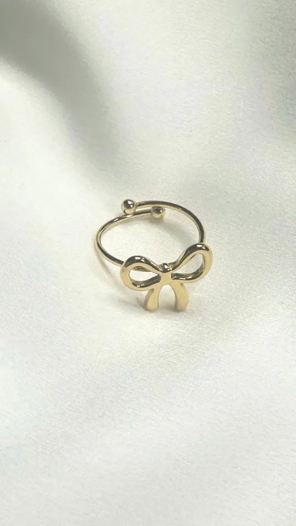 EMILY Jewellery^Jena Gold Bow Detail Stainless Steel Extendable RIng