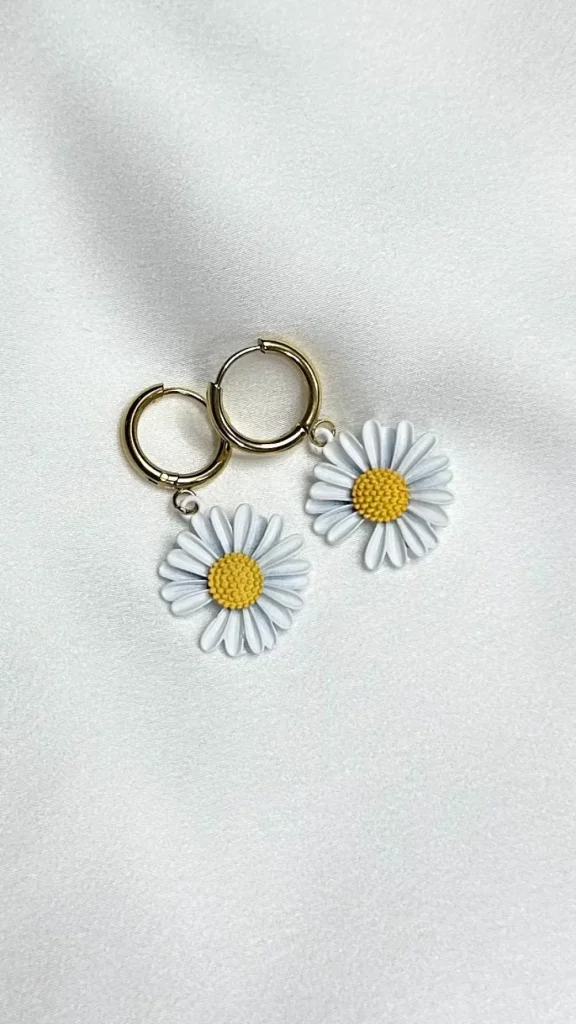 EMILY Jewellery^Lia Gold Daisy Detail Stainless Steel Earrings