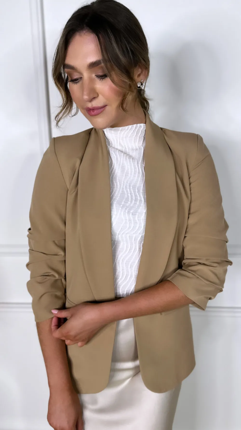 mckinley_camel_ruched_sle_1.webp MISS LINDA Blazers^McKinley Camel Ruched Sleeve Blazer