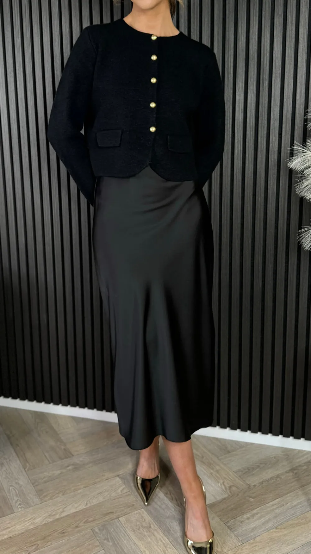 yaella_black_midi_skirt_1.webp COPPEROSE Skirts & Shorts^Yaella Black Midi Skirt